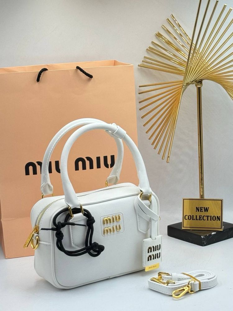 Geanta Miu Miu Noua !!! Dimensiuni 21/15 !!!