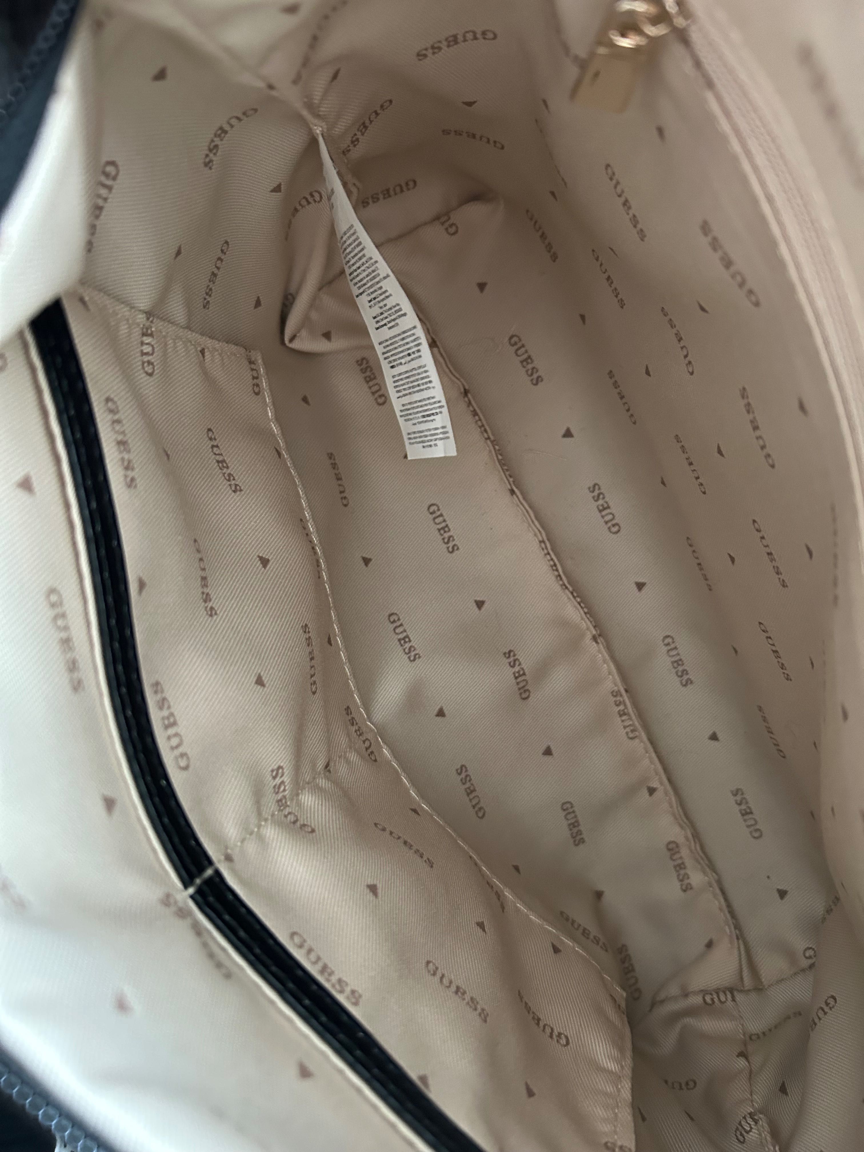 Оригинална чанта/несесер Guess