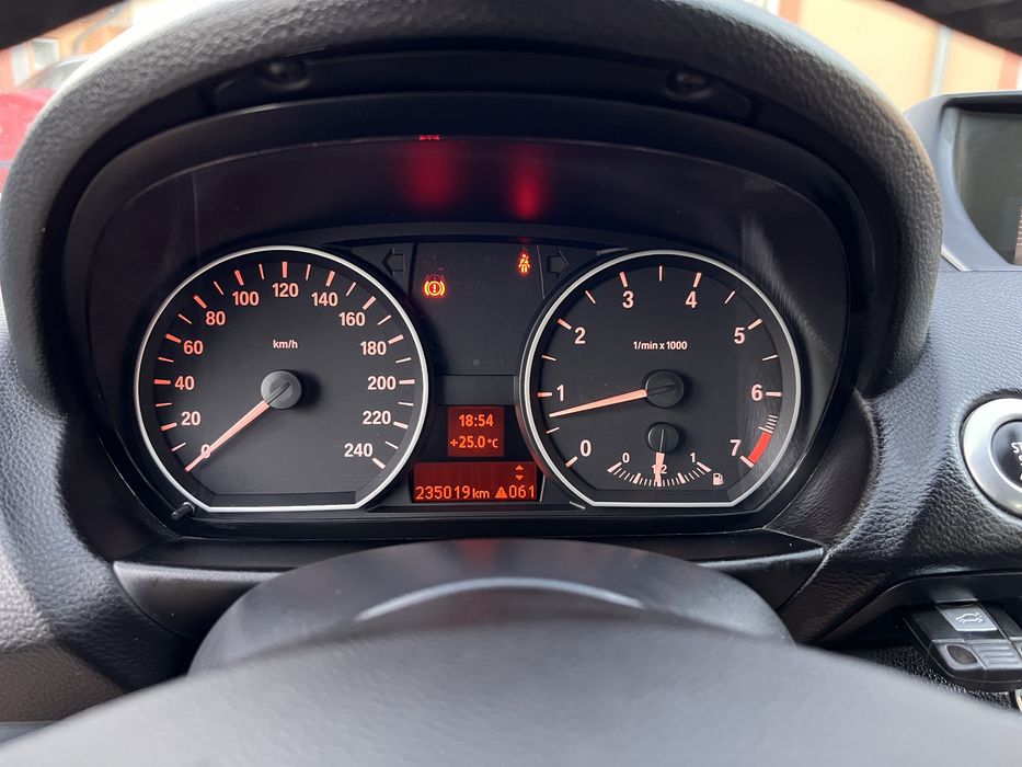 BMW Seria 1 - an 2010, 143 de cai