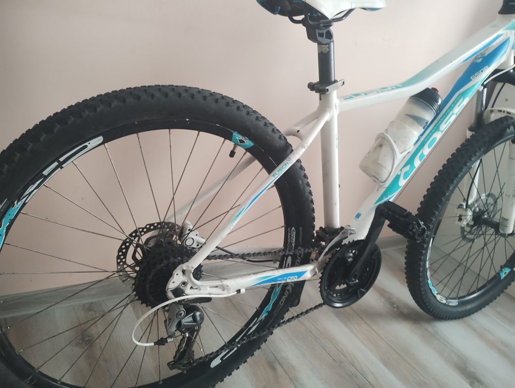 Bicicleta cross de munte