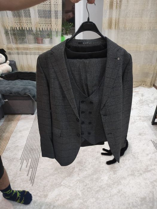 Костюм тройка почти новый