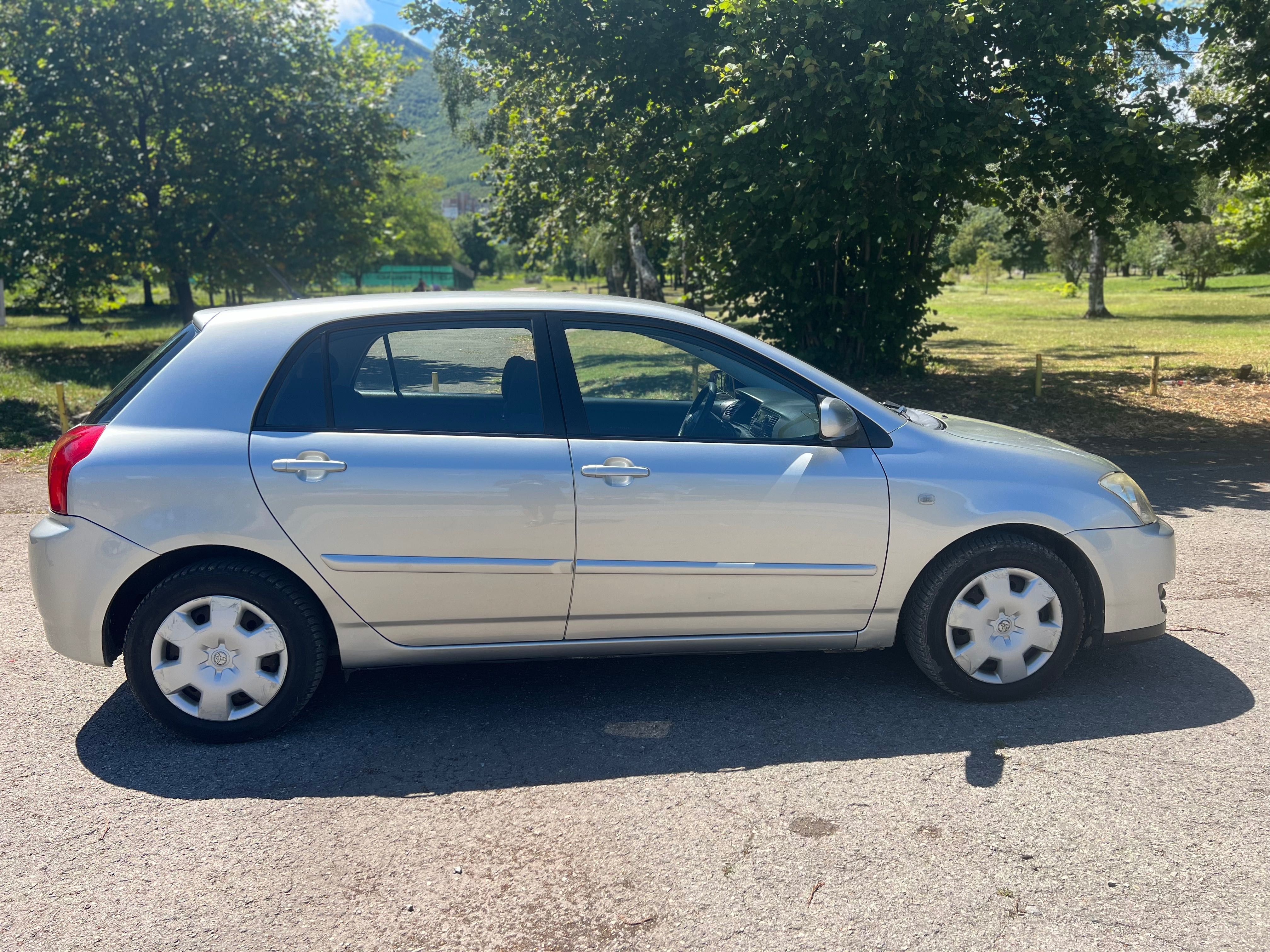 Toyota Corolla 1,4 VVT-I хечбек Регистриран