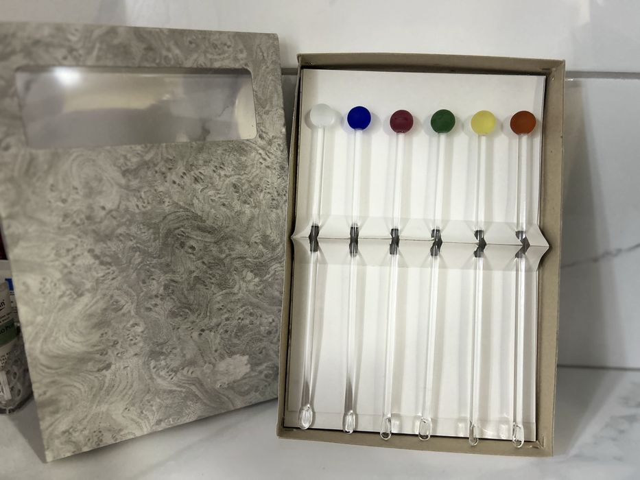 НОВИ В КУТИЯ ВИНТИДЖ ръчно изработени бъркалки колори 19,99 лв