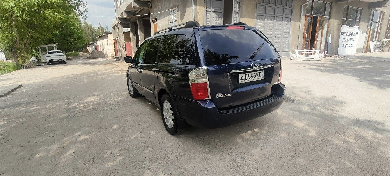 Kia Grand Carnival at