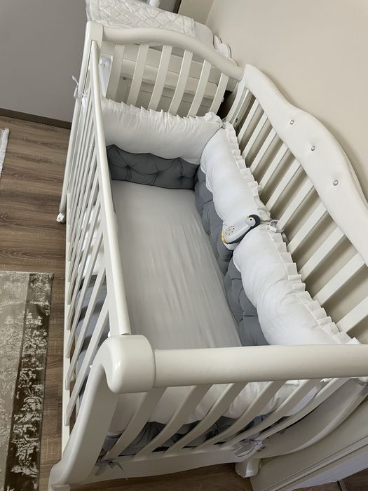 Patut bebe lemn masiv