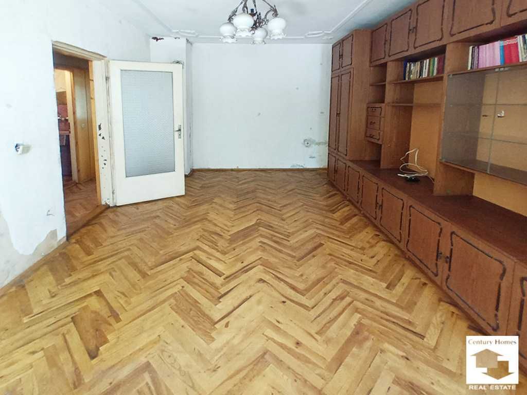 104940 ЕКСКЛУЗИВНО! Просторен апартамент в кв. Зона В, Велико Търново