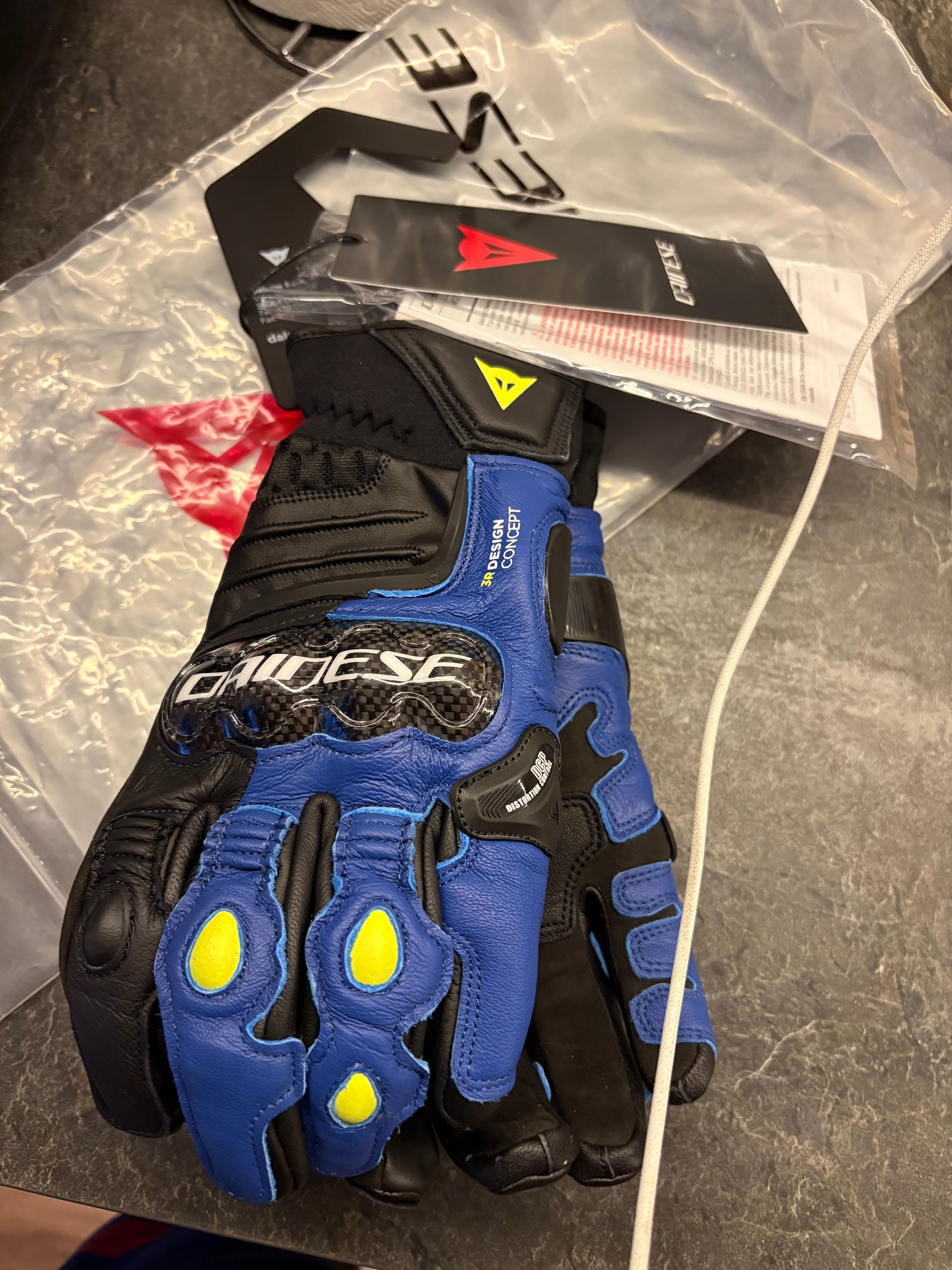 Dainese carbon 4
