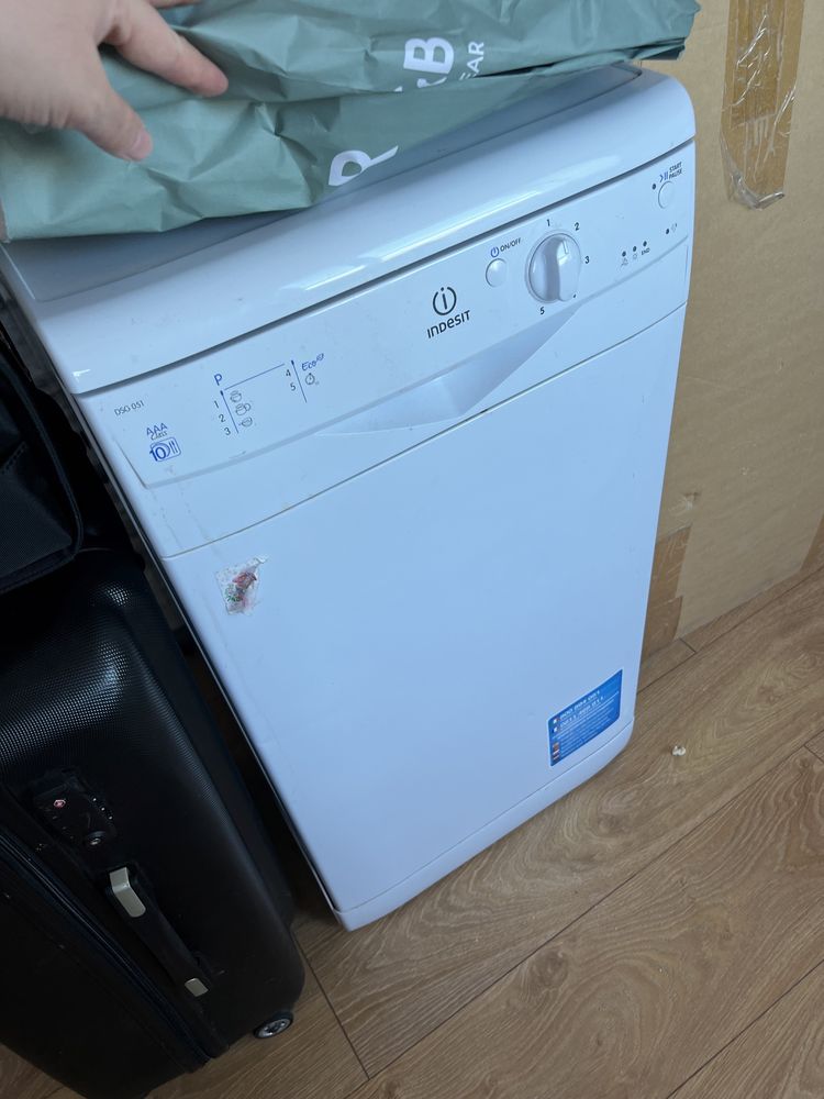 Посудомоечная машинка Indesit