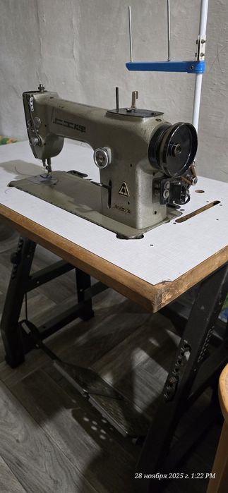 Промышленная швейная машинка