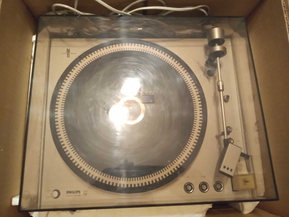 Грамофон PHILIPS GA212