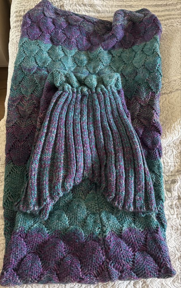 Knitted mermaid blanket  / Вълнено одеало мотив русалка