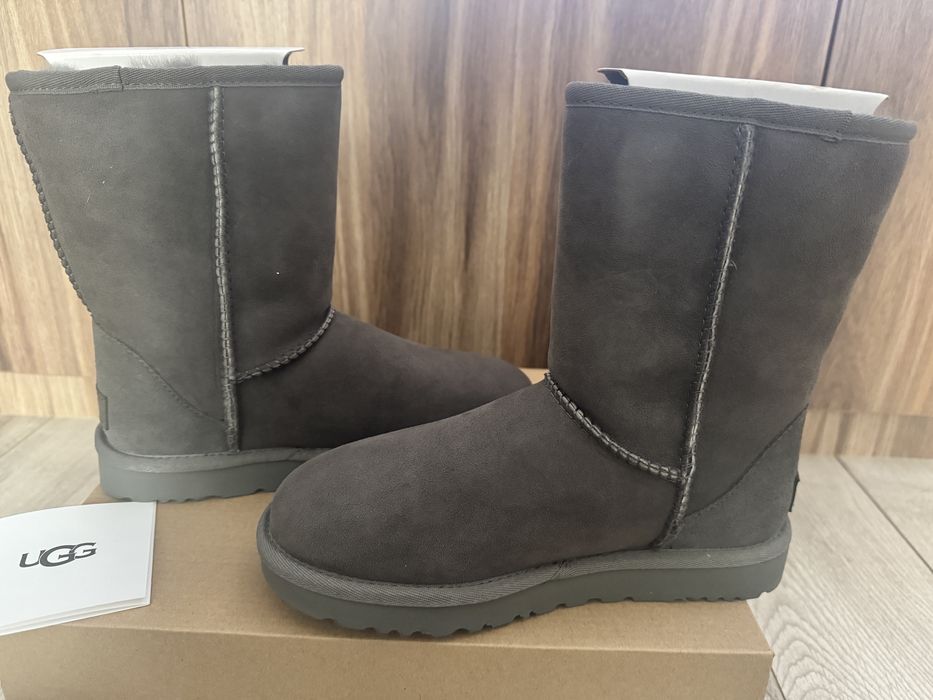 Cizme UGG Classic Short II marime 36 / noi