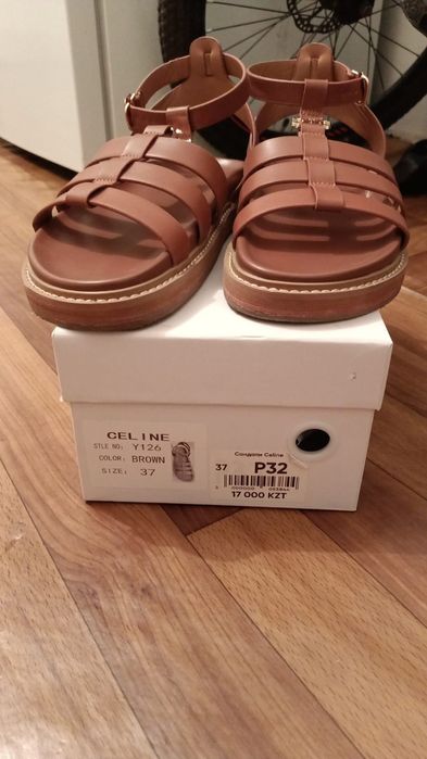 Срочно продам сандали