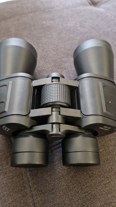 Binoclu negru tip vânătoare