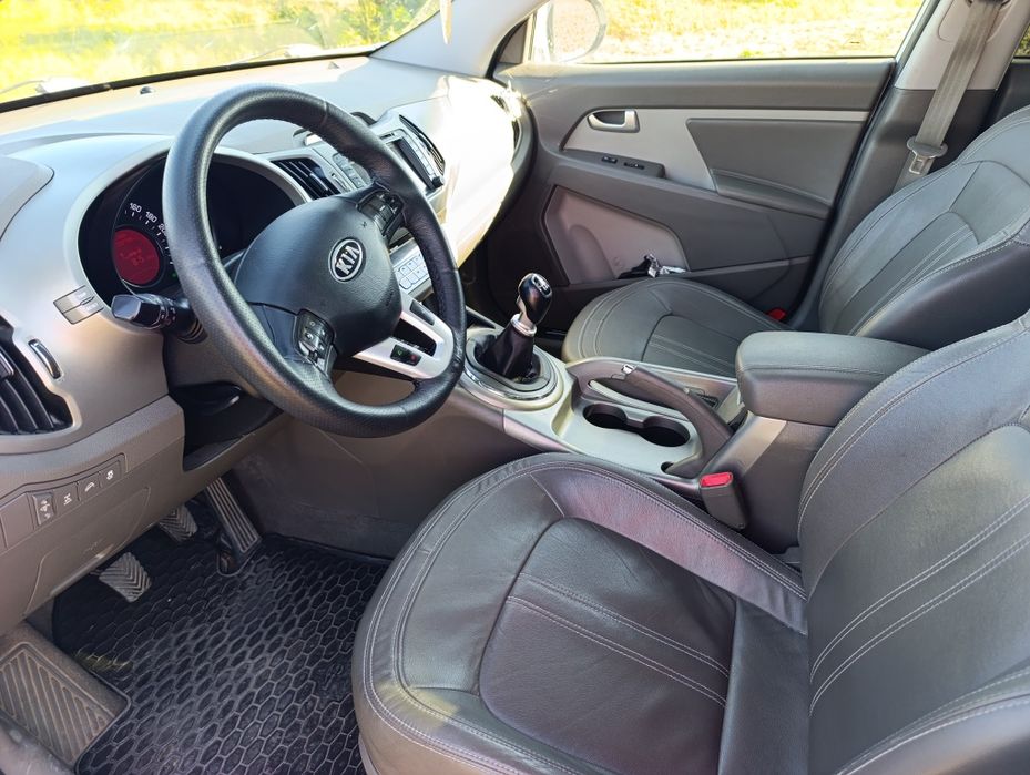 Vând KIA SPORTIGE 136CP,4X4, Motor 2.0, Cutie manuala, Albă, full