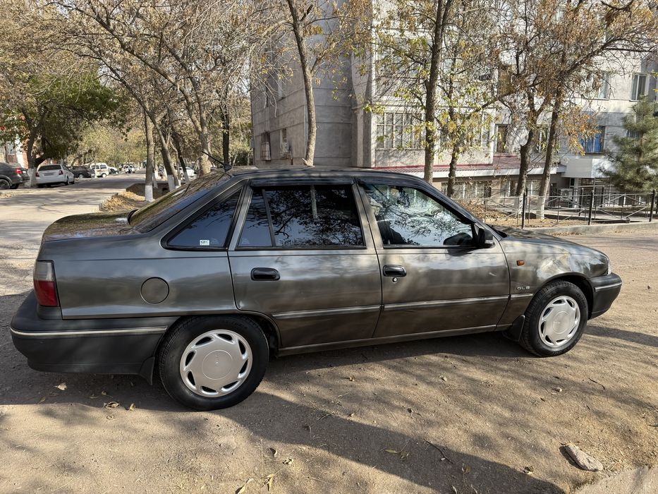 Nexia 1 Daewoo 2000-yil holati ideal sotiladi !!!