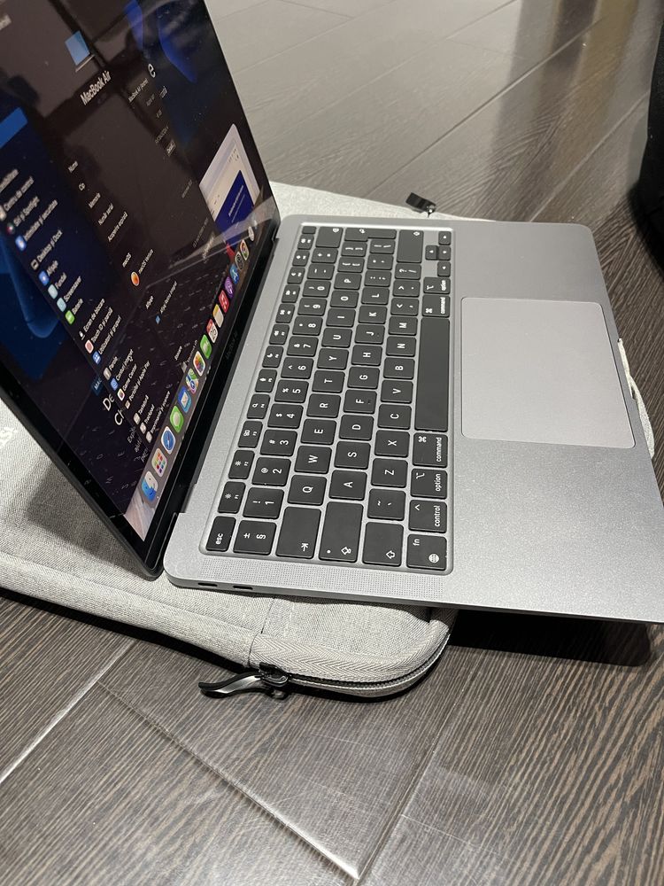 Macbook M1 2020 16 cicluri incarcare