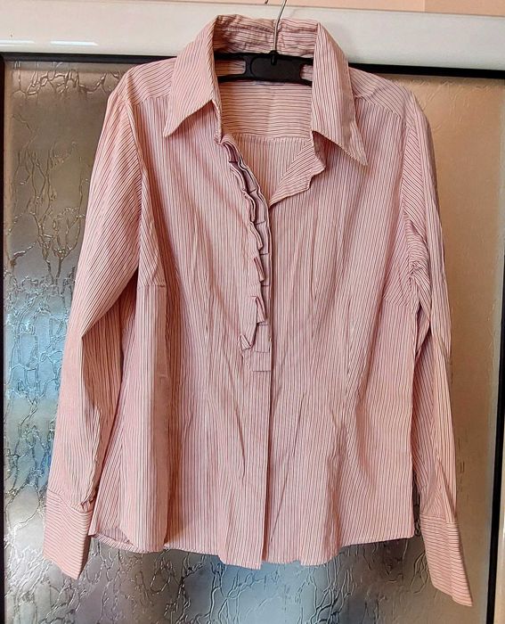 Bluza cu maneca lunga, culoare alb cu dungi verticale roz placut