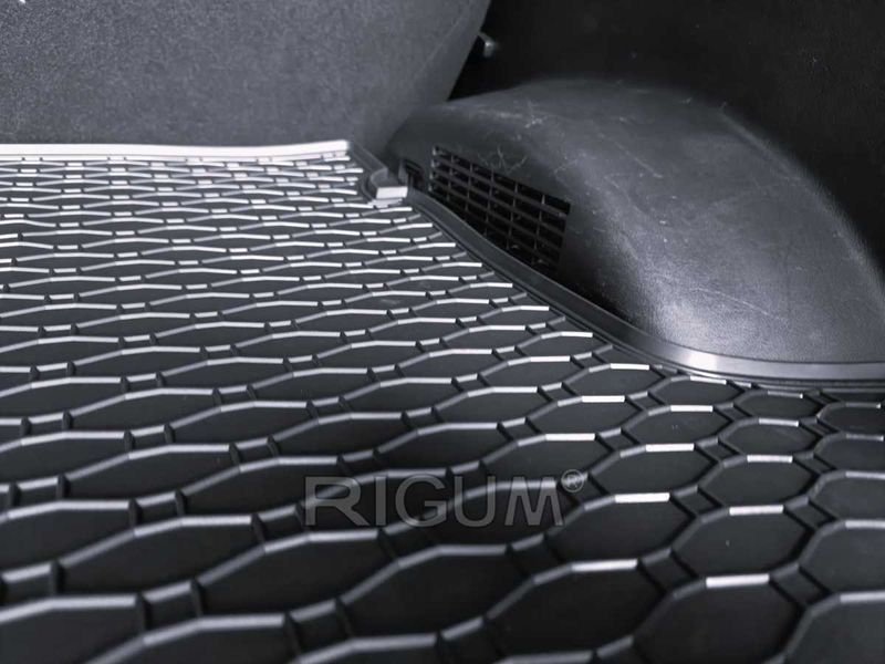 Гумени стелки или багажник HYUNDAI Santa Fe 2019-2021 и след 2021г.