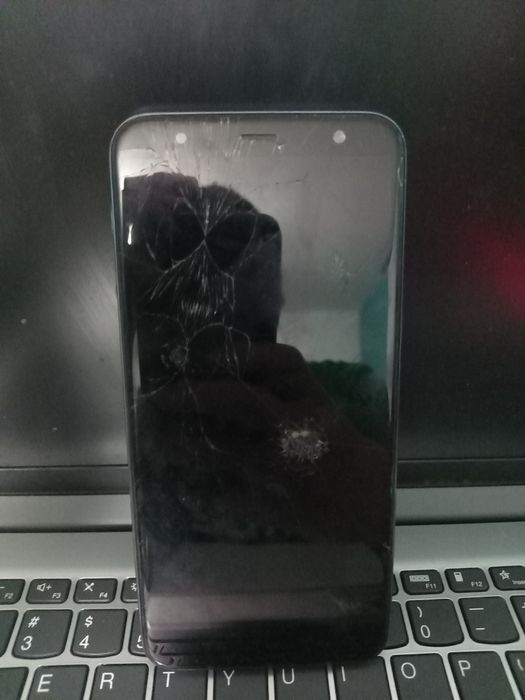 Telefon j6+ functional