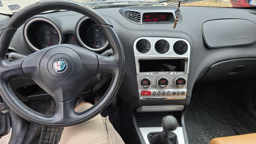 Продавам Алфа ромео 156sw цяла за части или на части