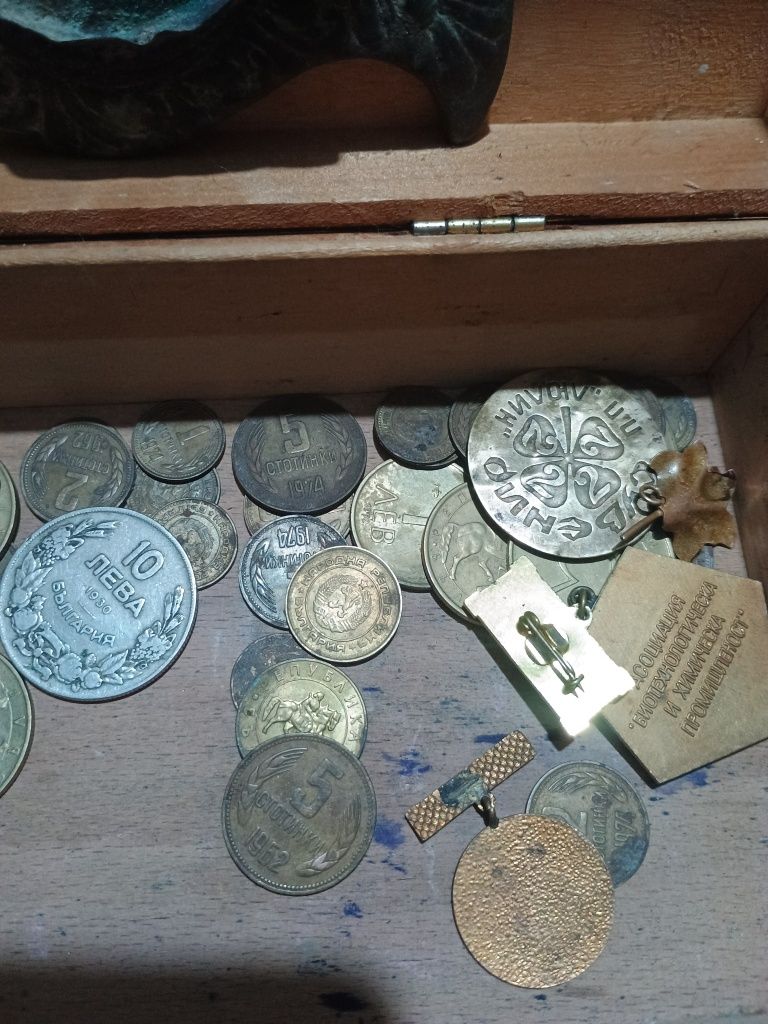 Продават се монети и бакноти