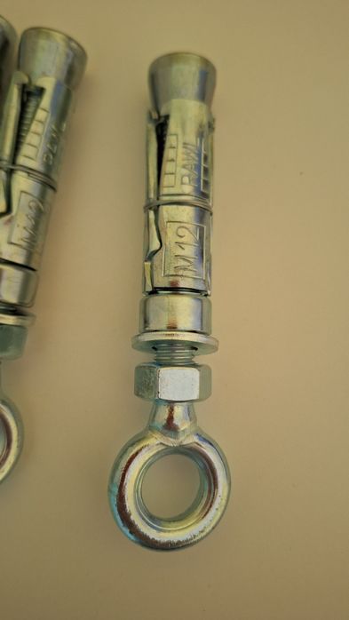 Продавам Анкери болт 12
