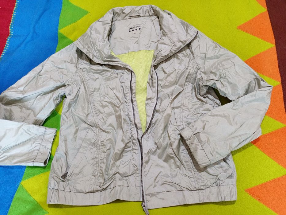 Ветровка 50-52 р. и кеды 40 р.