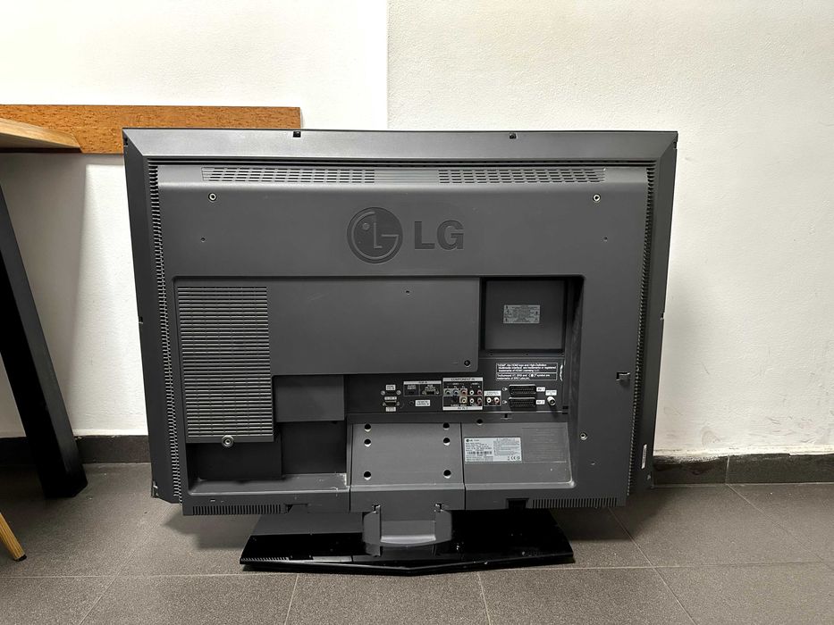 Телевизор LG37LC2RR - 37''