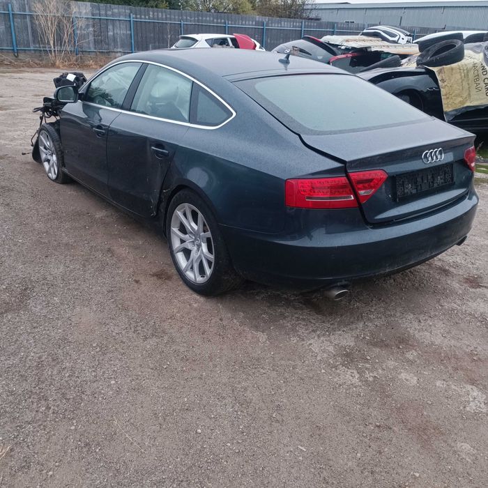 Audi A5 3.0  tdi 4x4 бракувана на части може и цяла