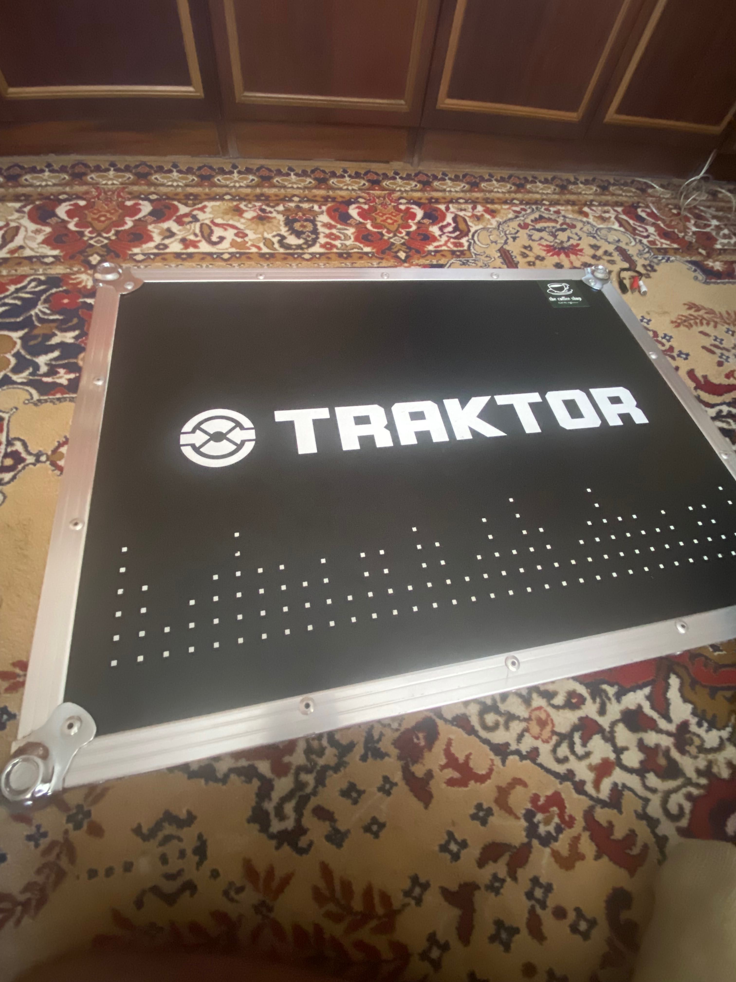 Traktor S4 DJ Controller (контролер за миксиране Native Instruments)