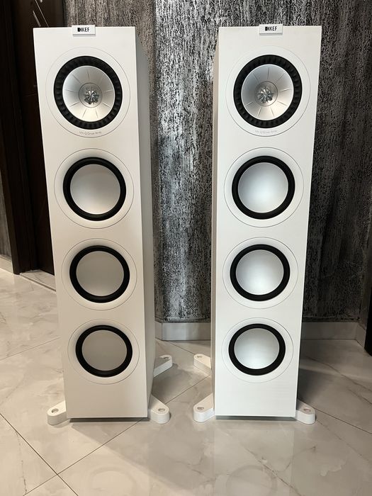 KEF Q750.