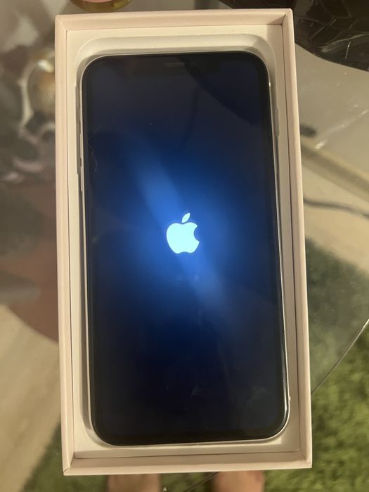 De vanzare Iphone 11/64GB,liber de retea*