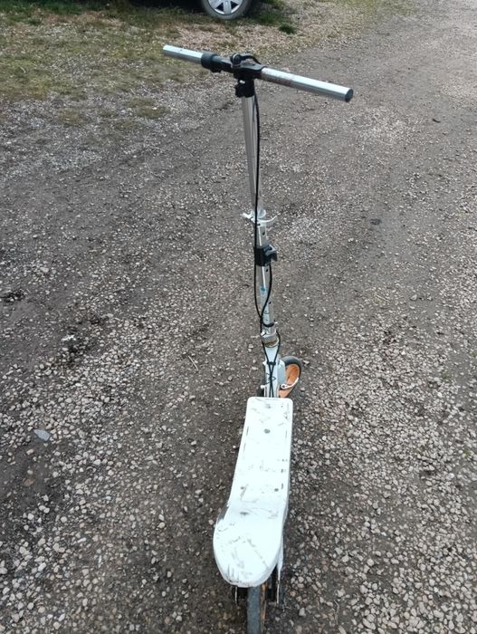 Vând trotineta cu lanț