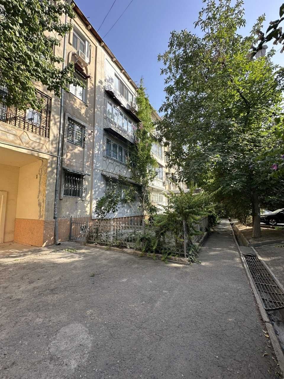 Продаётся квартира Спец план 3/4/4 БИЙ/БУЗ 1/Сайрам Среднее состояние