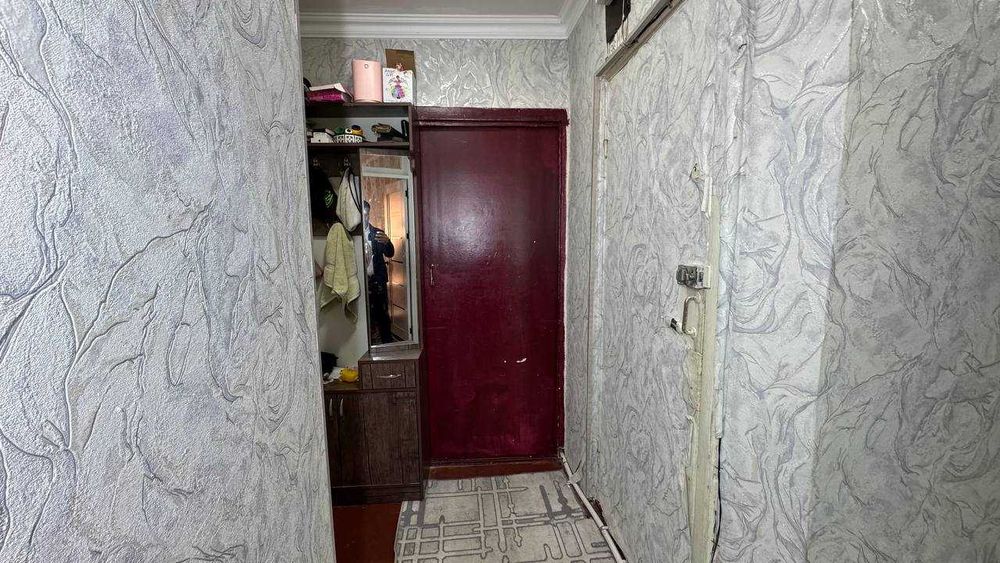 Заканал  28-мактаб 1 қаватда 2 хонали квартира сотилади. ID: 1455