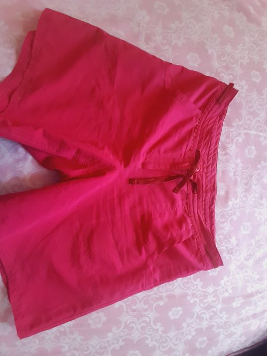 Pantaloni scurți fucsia pentru damă