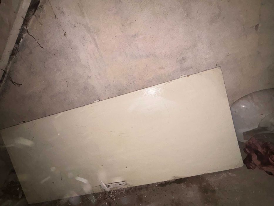 Продавам масивна вътрешна врата
