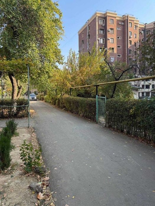 Продаю свою квартиру на Юнусабад-4 (2/2/4), Универсам, Посольство США