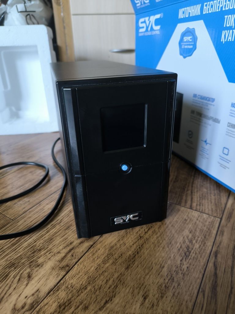 Источник бесперебойного питания SVC V-1200 L LCD