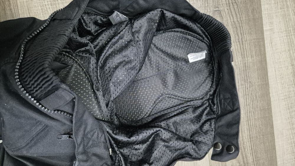 Pantaloni moto cu protecții