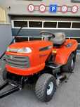 Tractoras de tuns iarba Husqvarna Profesional cu Lama
