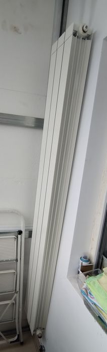 Vând calorifer vertical aluminiu