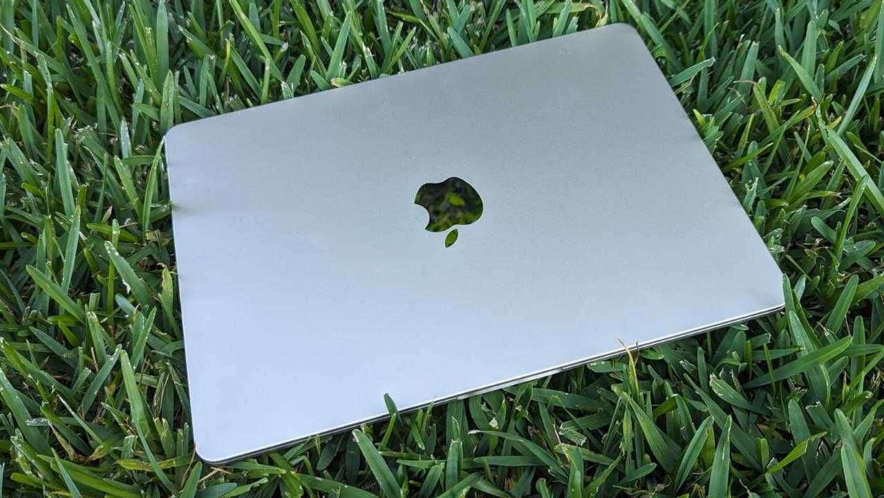 Продавам MacBook M3 Air 13" 16gb 512ssd