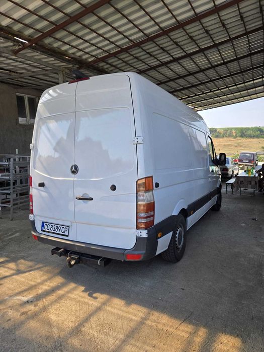 Бус с вграден хладилник