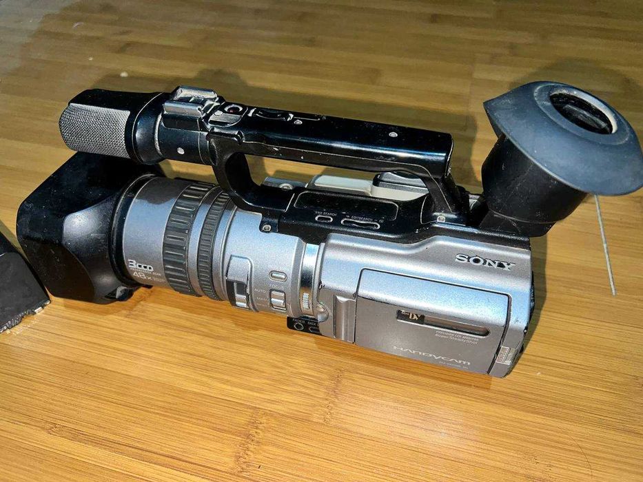 Видеокамера sony DCR-VX2100e pal ( требуется профилактика )