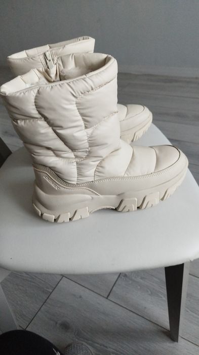 Новые фирменные зимние сапоги 37,39р