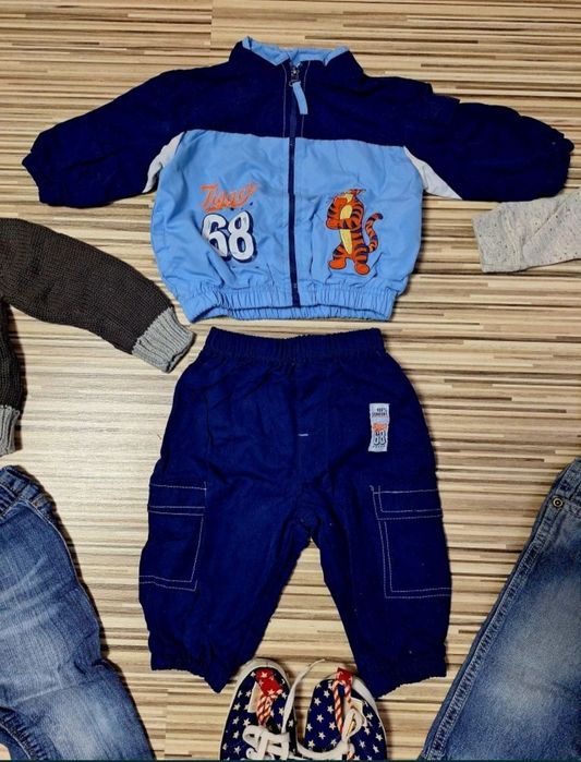 Lot hăinuțe 6-9 și 9-12 luni Disney, H&M , Chicco.