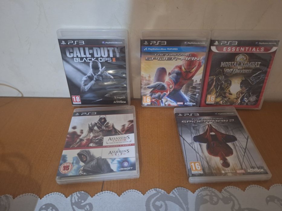 PlayStation3 с игри и контролер