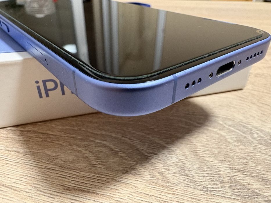 iPhone 16, Ultramarine + оригинален кейс на Apple